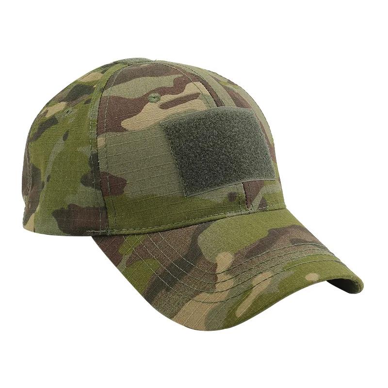 Gorra táctica de camuflaje en uso activo