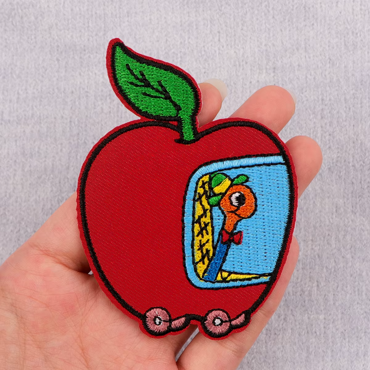 Parche bordado termoadhesivo manzana – Plancha o cose fácilmente - imagen 2