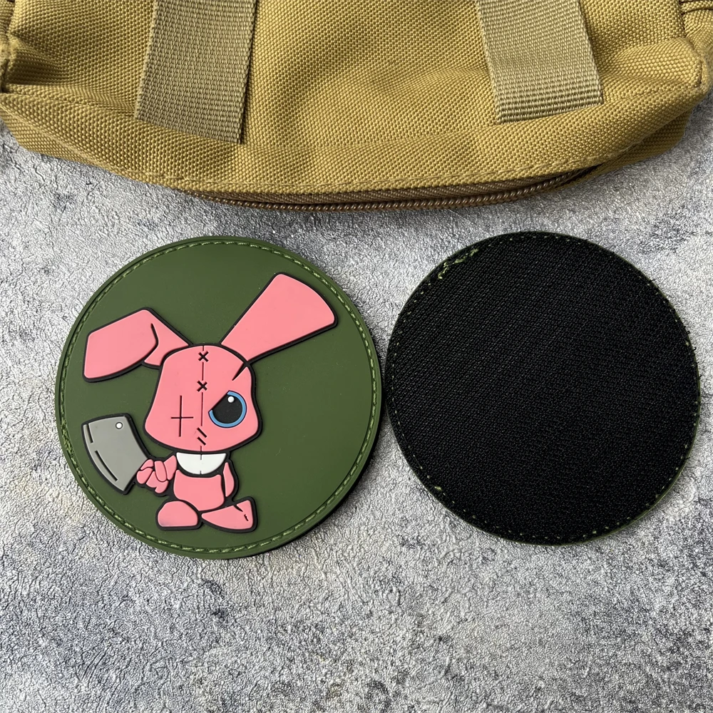Parche táctico PVC conejo rosa cuchillo – velcro militar - imagen 2