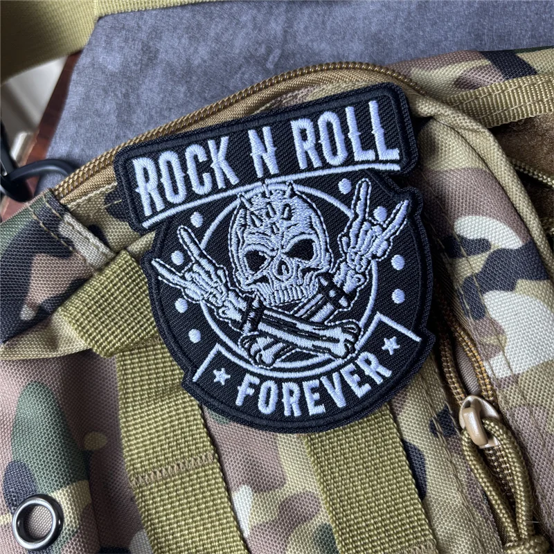 Parche táctico bordado calavera punk gancho y bucle - imagen 4