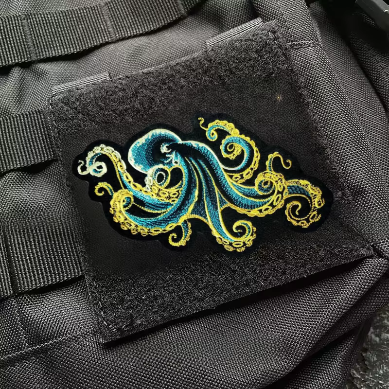 Parche táctico bordado pulpo azul – Para brazalete o mochila - imagen 3