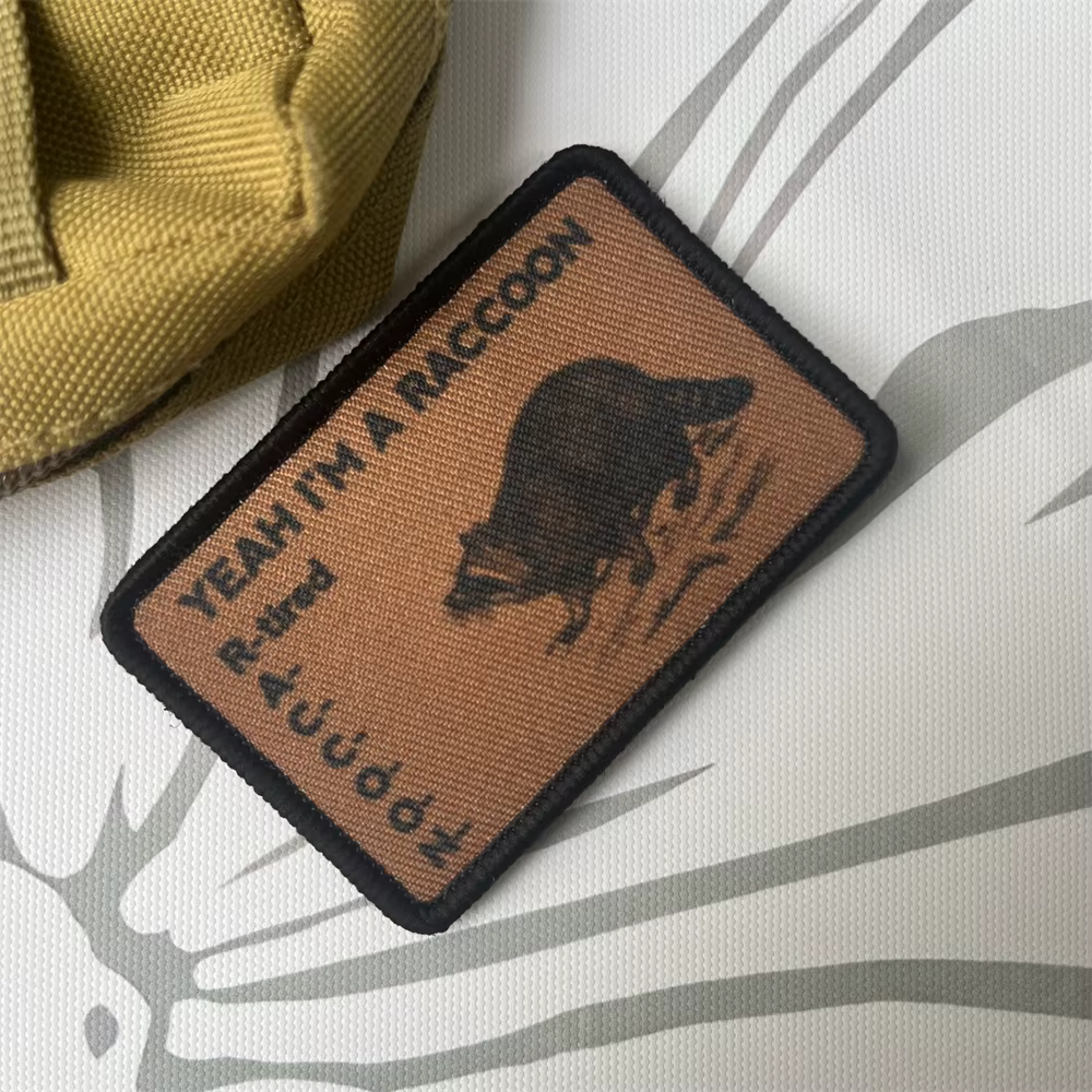 Parche tactico insignia moral cansada mapache - Velcro para mochila - imagen 2