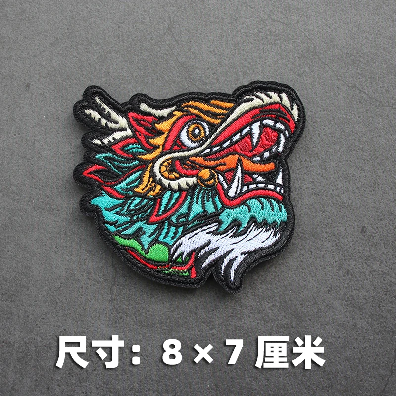 Parche bordado con velcro cabeza lobo y dragón chino