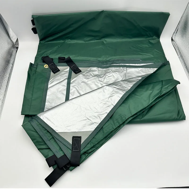 Lona verde extendido en configuración de toldo