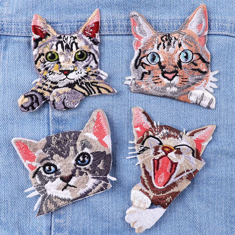 Detalle del motivo de gato bordado