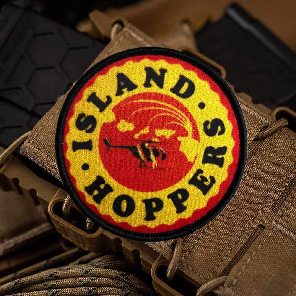 Parche táctico Island Hoppers – Helicóptero militar con velcro para brazalete - imagen 4