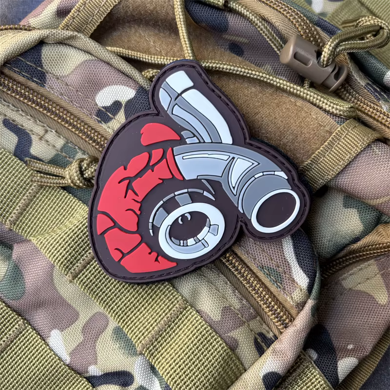 Parche aplicado en mochila táctica