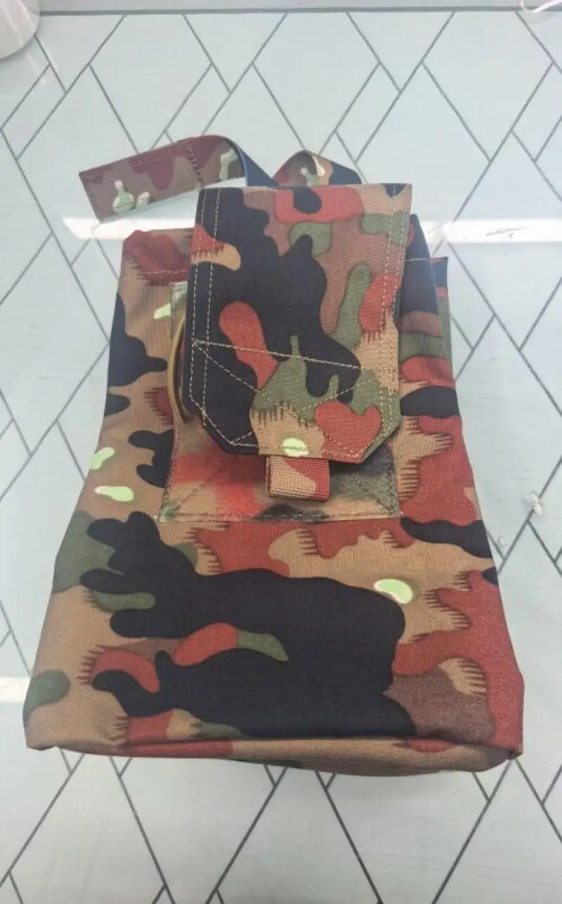 Bolsa táctica con diseño camuflaje