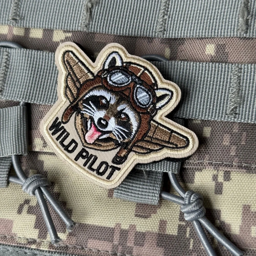 Parche táctico WILD PILOT bordado mapache gancho y bucle ropa - imagen 4