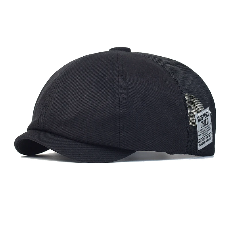 Detalle de la gorra con diseño octogonal tipo Peaky