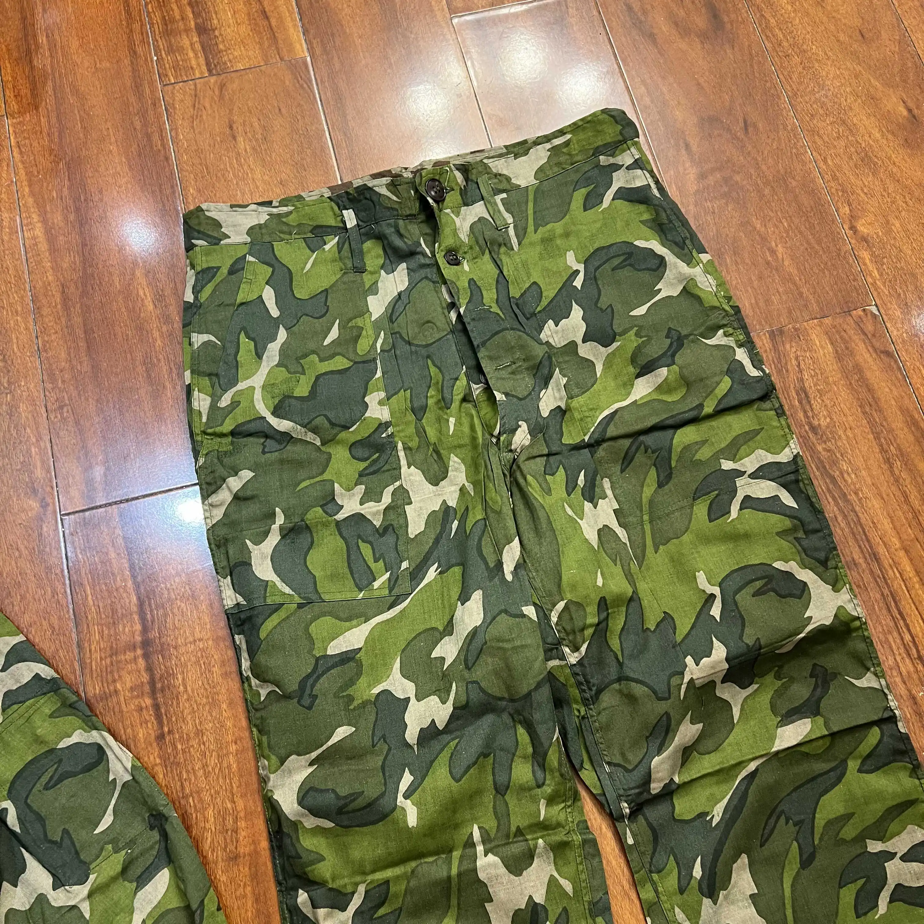 Traje camuflaje táctico reversible patrón hojas – pequeño - imagen 4