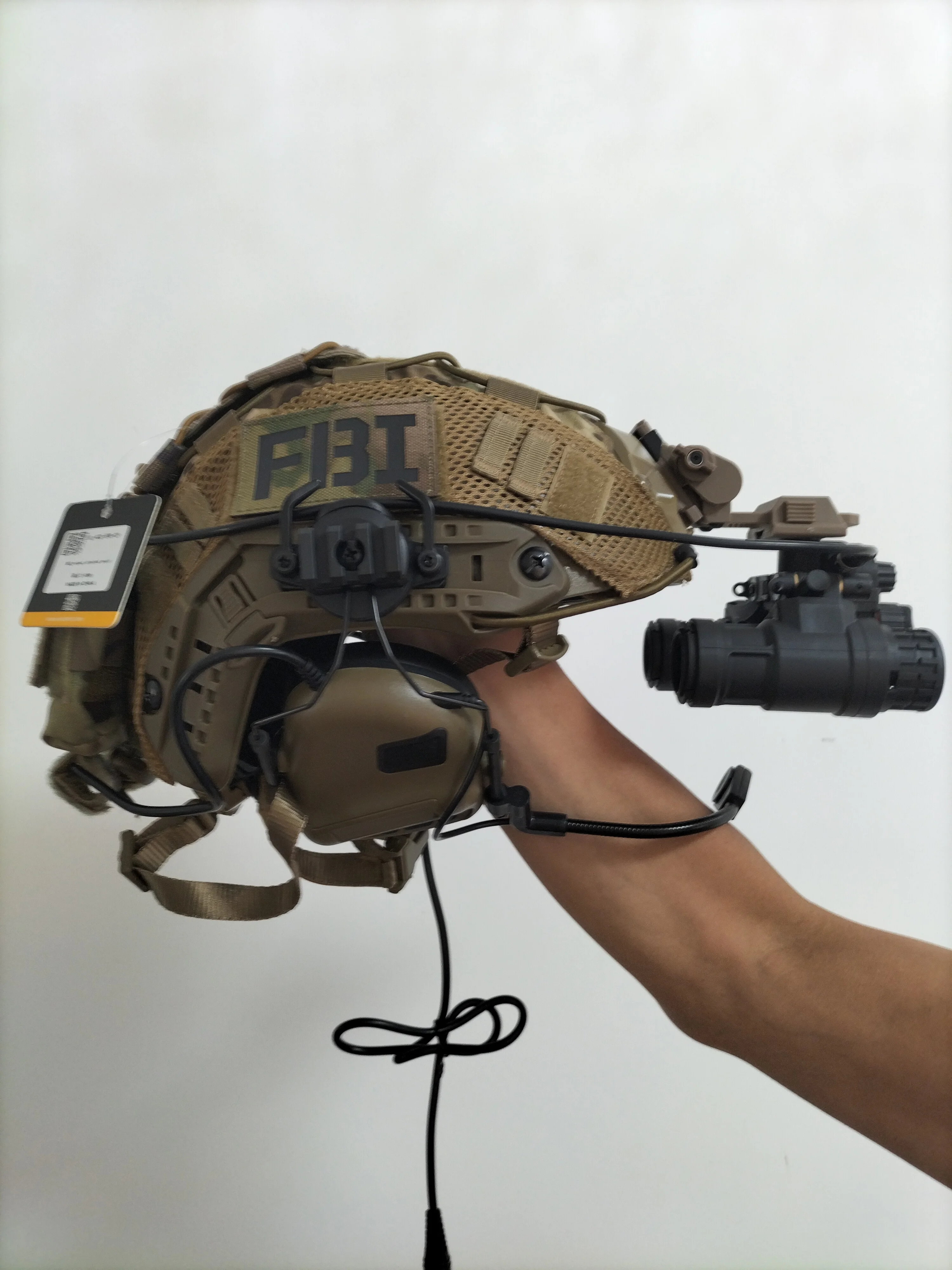 Casco táctico Airsoft ligero con auriculares y gafas linterna - imagen 5