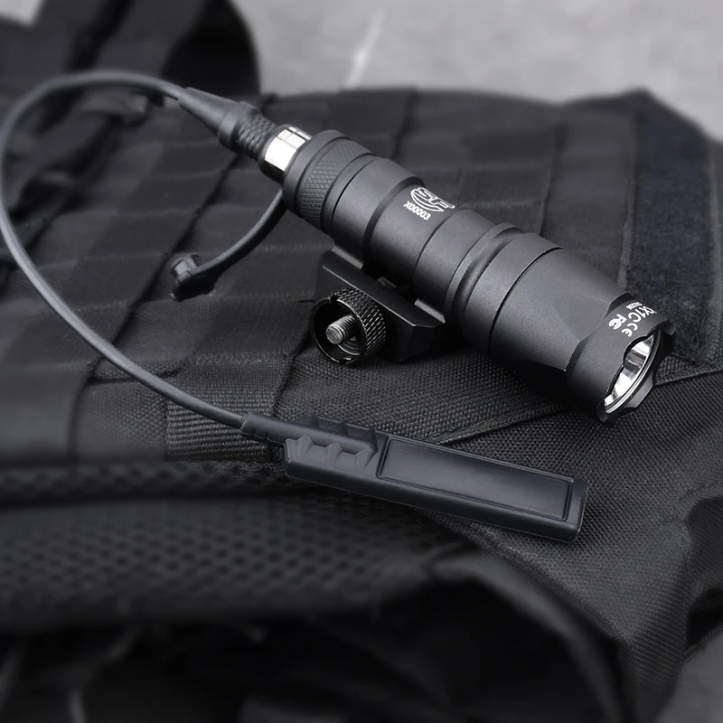 Linterna táctica WADSN M300A Scout Light con riel Picatinny