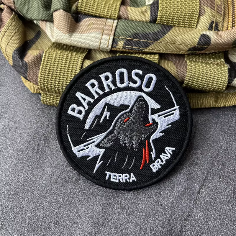 Parche táctico bordado lobo BARROSO con velcro para mochila - imagen 5