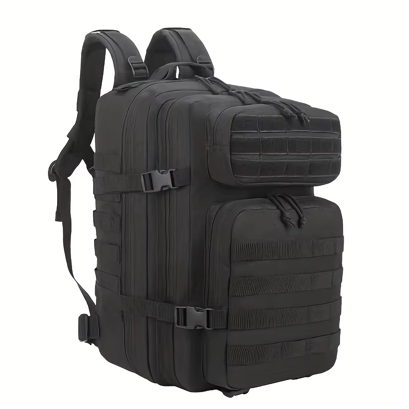 Vista frontal de la mochila táctica camuflaje mostrando los bolsillos frontales y laterales