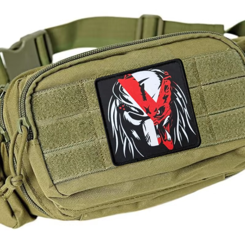 Parche táctico máscara demonio con velcro para brazalete