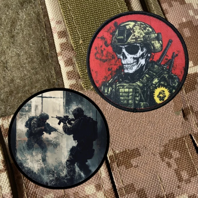 Parche de insignia y calavera roja
