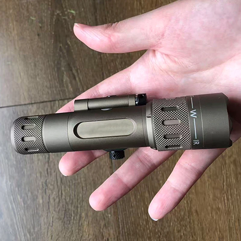 Linterna táctica Evolution Gear WMX200 con IR e interruptor Crane