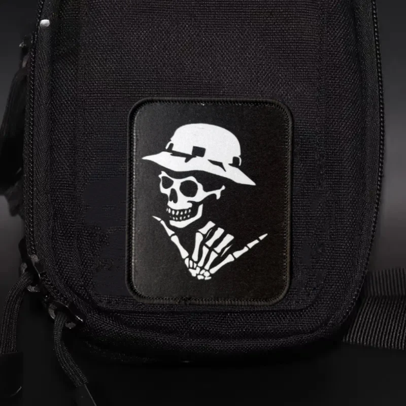 Parche táctico calavera con velcro – Insignia de moral para mochila - imagen 4