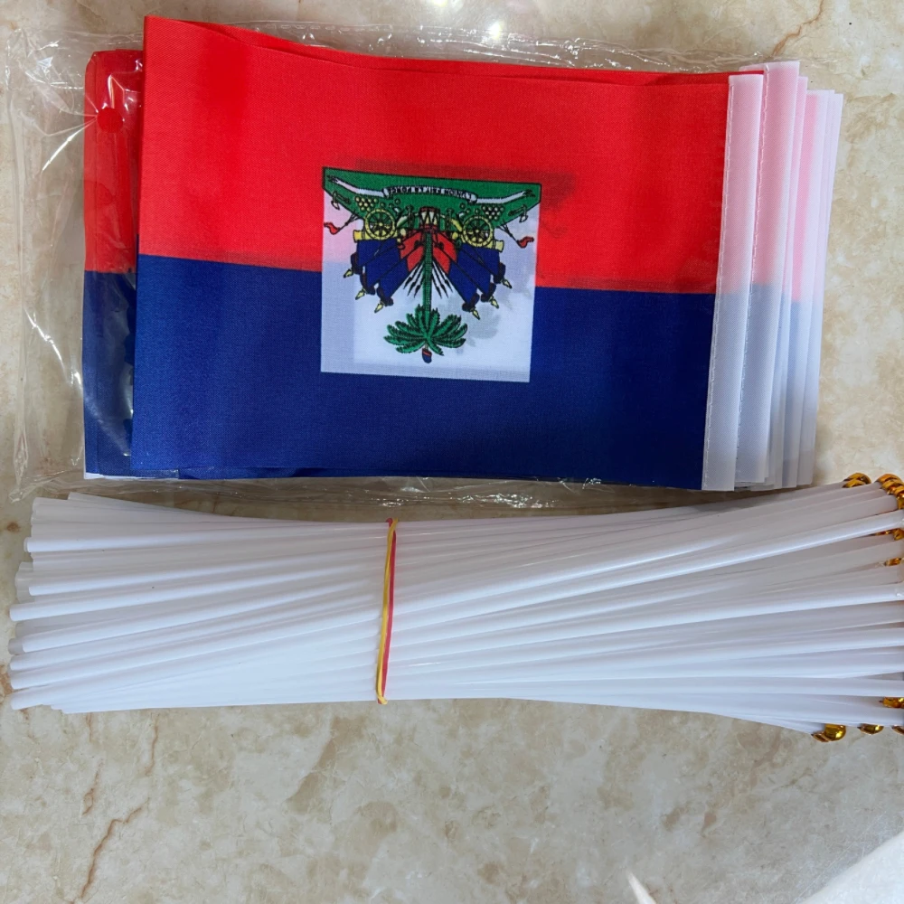 Bandera de mano Haití de poliéster para ondear con asta plástica