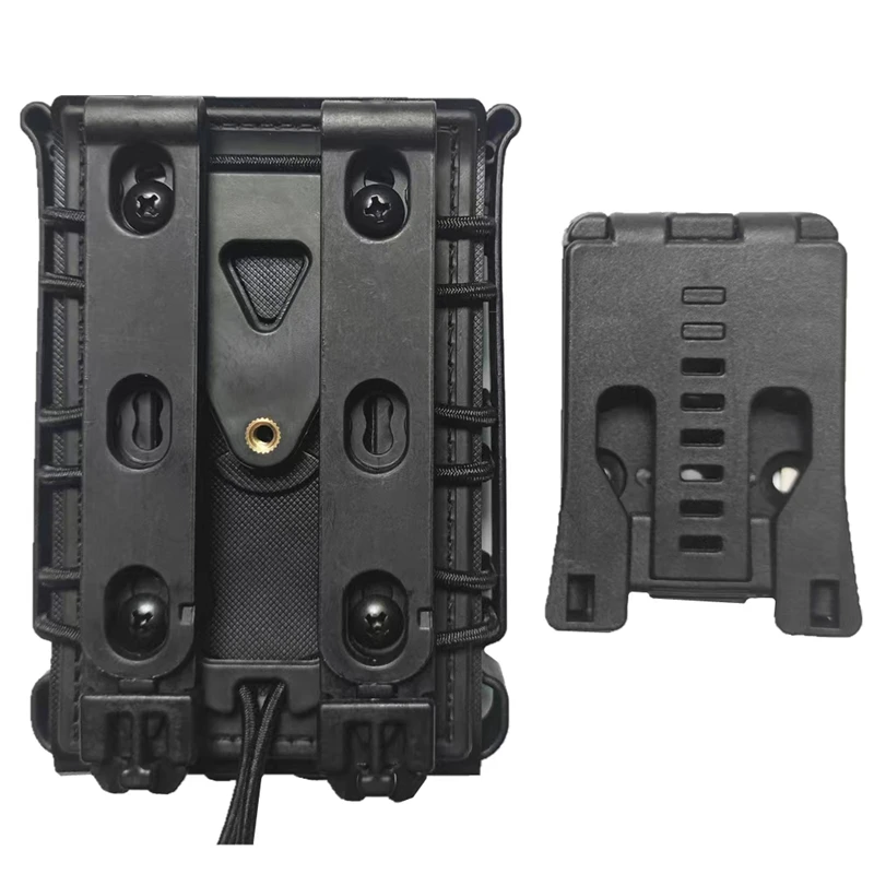 Clip MOLLE instalado en chaleco táctico