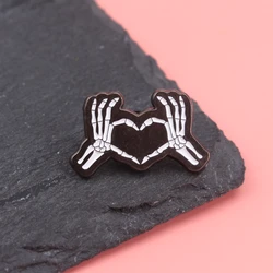 Broche esmaltado manos de esqueleto estilo clásico infantil