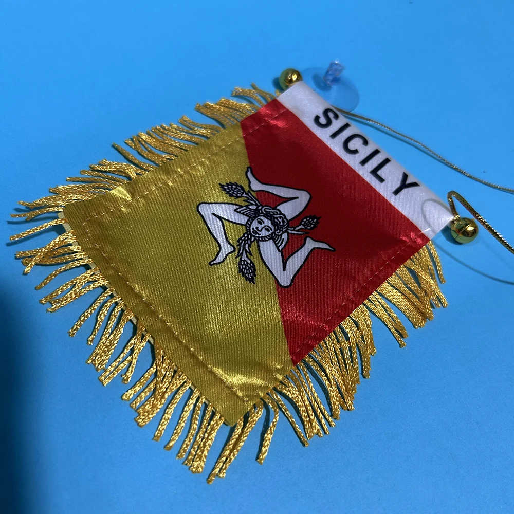 Detalle del banderín colgante Sicilia