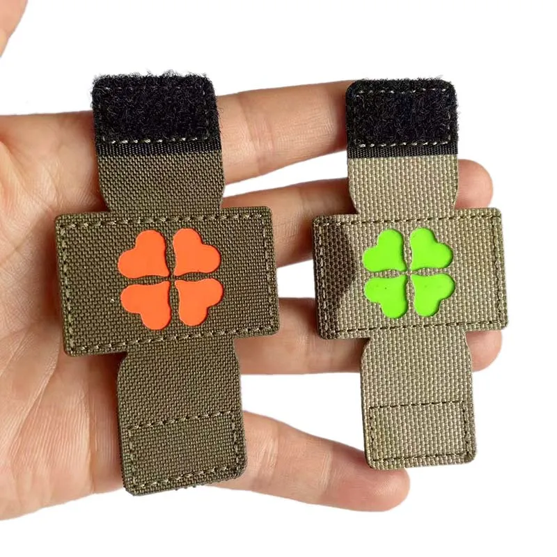 Parche táctico luminoso trébol de hojas con velcro - imagen 3
