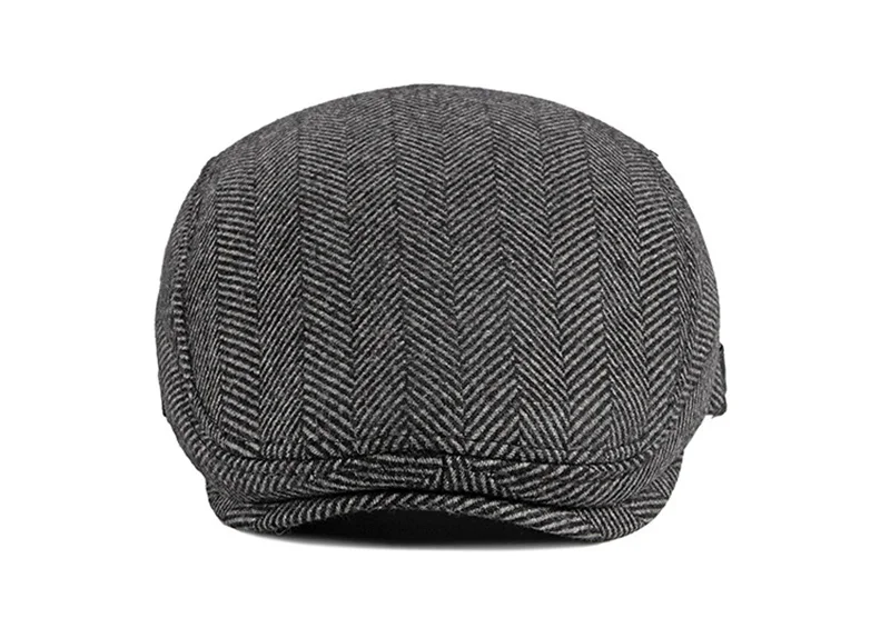 Detalle visera y ajuste gorra boina hombre