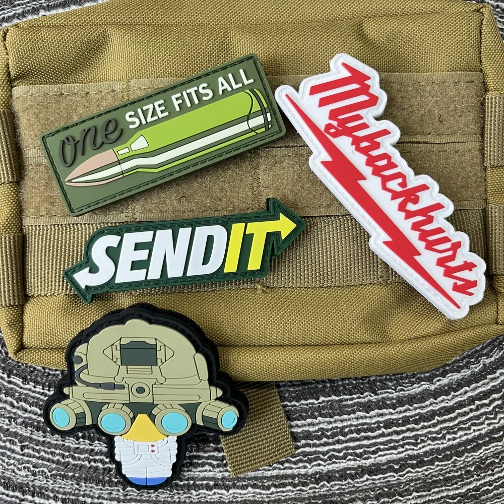 Aplicación de parches en mochila y equipo táctico