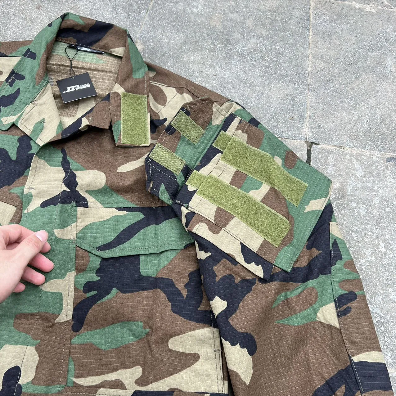 Textura y acabado del tejido del camuflaje