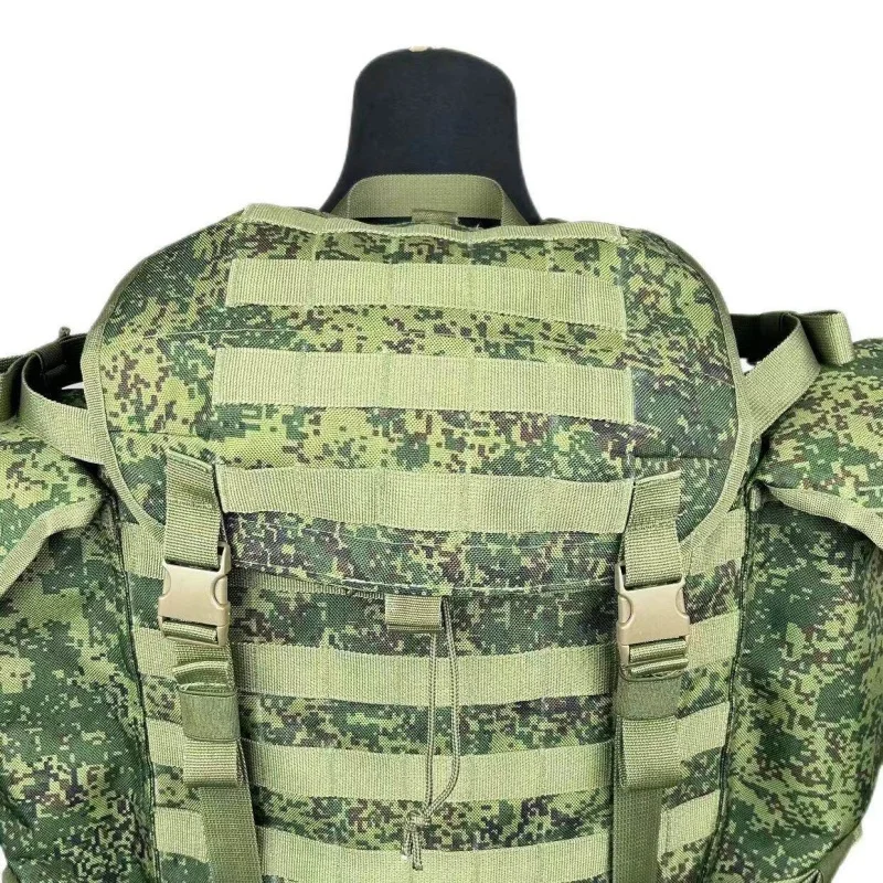 Detalle del tejido resistente y costuras reforzadas