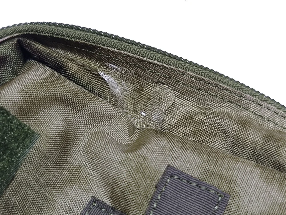 Detalle de camuflaje en el equipamiento