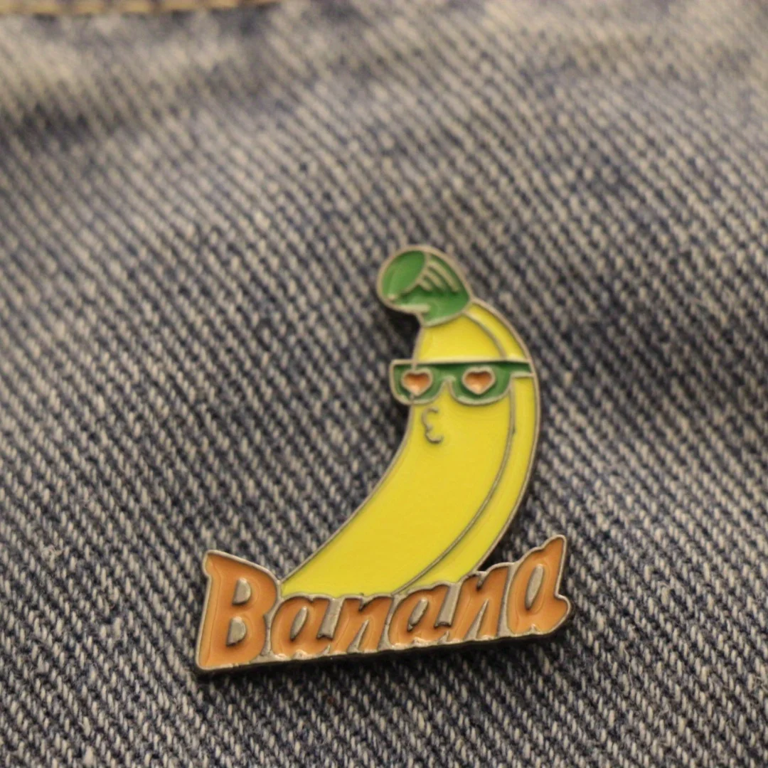 Pin de solapa plátano humorístico para mochila y regalo - imagen 2