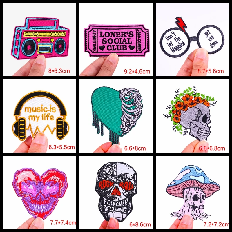 Detalle del bordado letras fantasma estilo rock