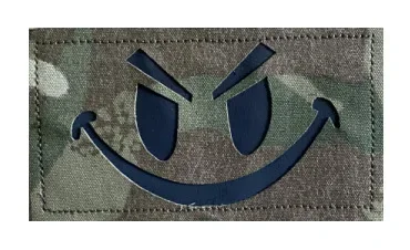 Detalle del emblema táctico con aspecto de dibujo