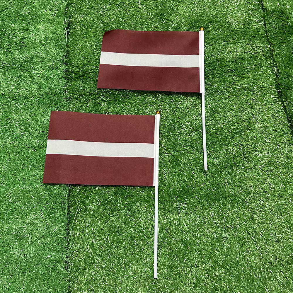 Bandera de Letonia con asta plástico para ondear y decoración - imagen 3