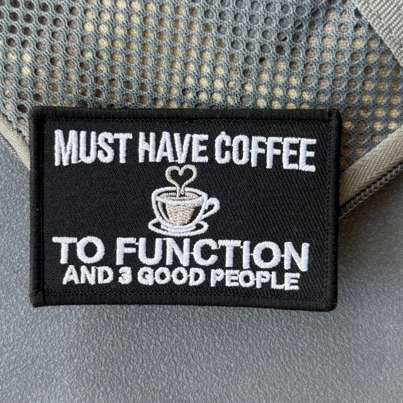 Parche táctico bordado frase Must Have Coffee To Function con velcro - imagen 4