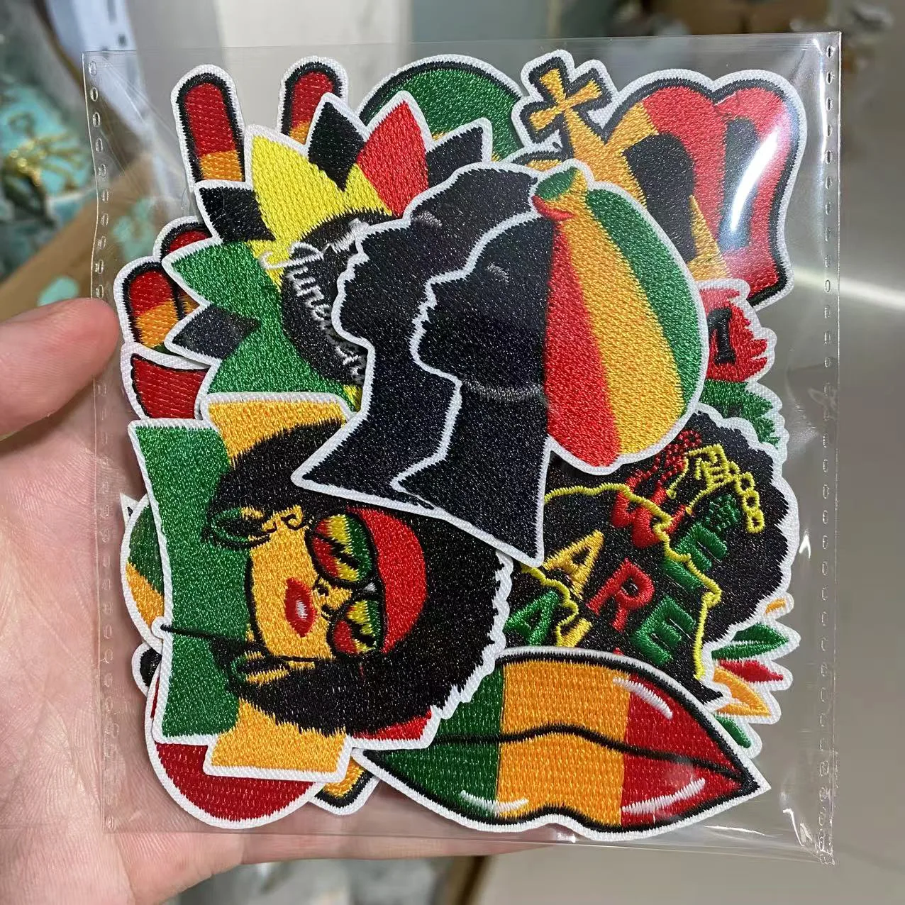 Parche termoadhesivo bordado Juneteenth con motivos africanos negros - imagen 5