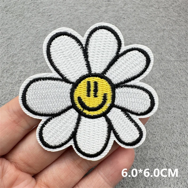 Parche bordado girasol para planchar – insignia en mochila - imagen 5