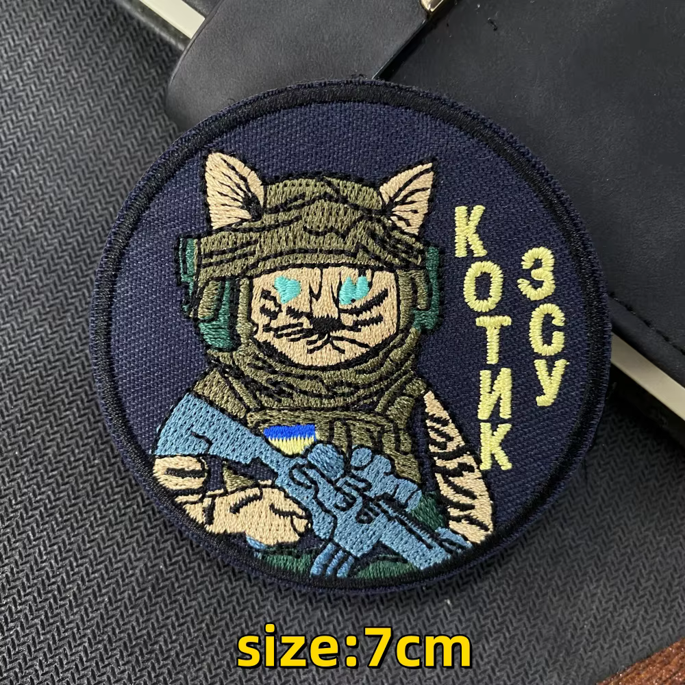 Parche táctico bordado con diseño de gato y armas