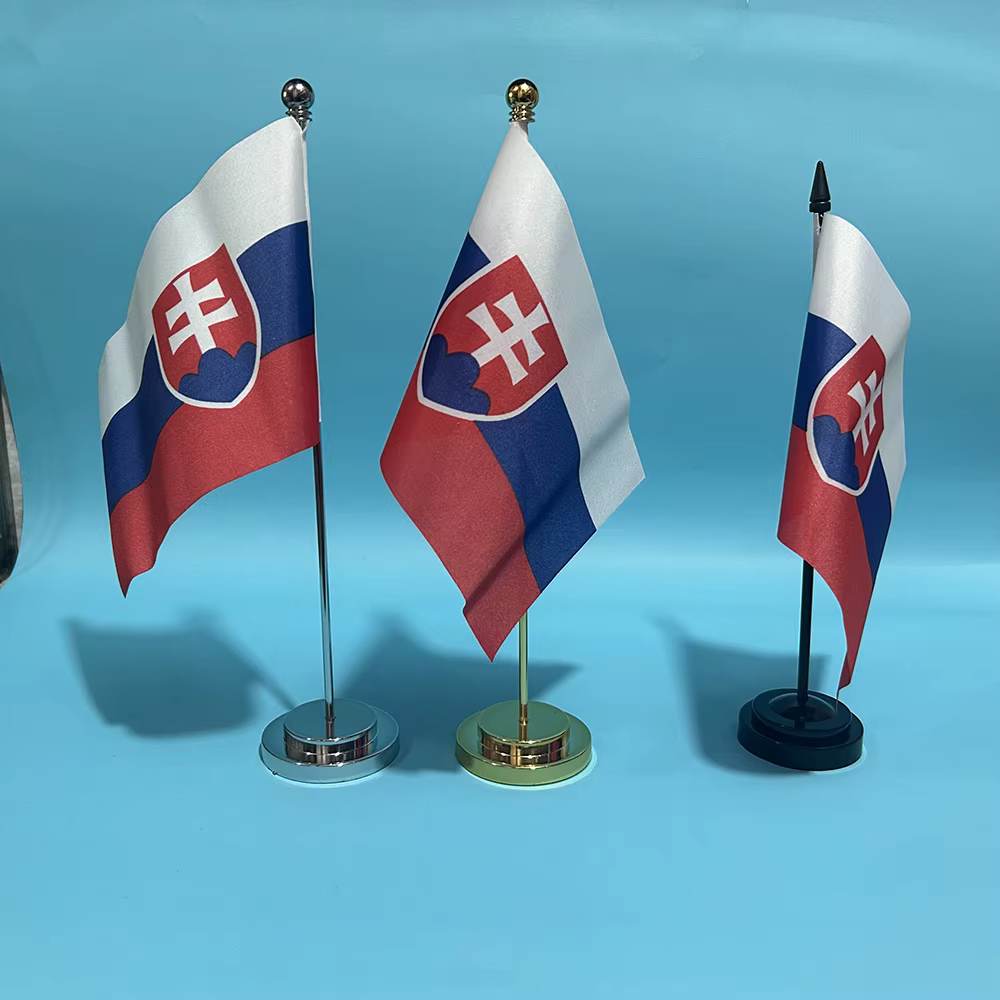 Bandera de Eslovaquia pequeña de escritorio con mástil y base