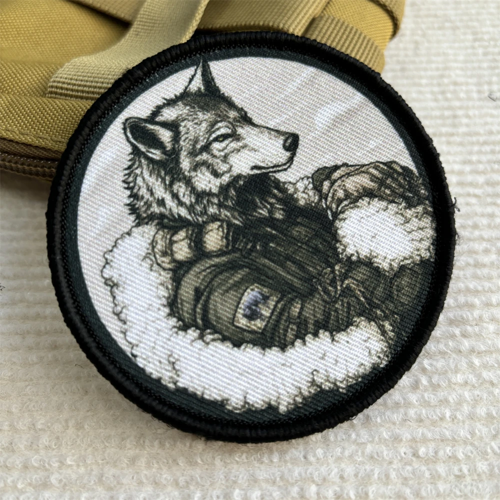 Parche moral lobo táctico con velcro para uniforme y equipo - imagen 2