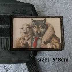 Parche táctico lobo sobre oveja – Insignia moral MOLLE para mochila