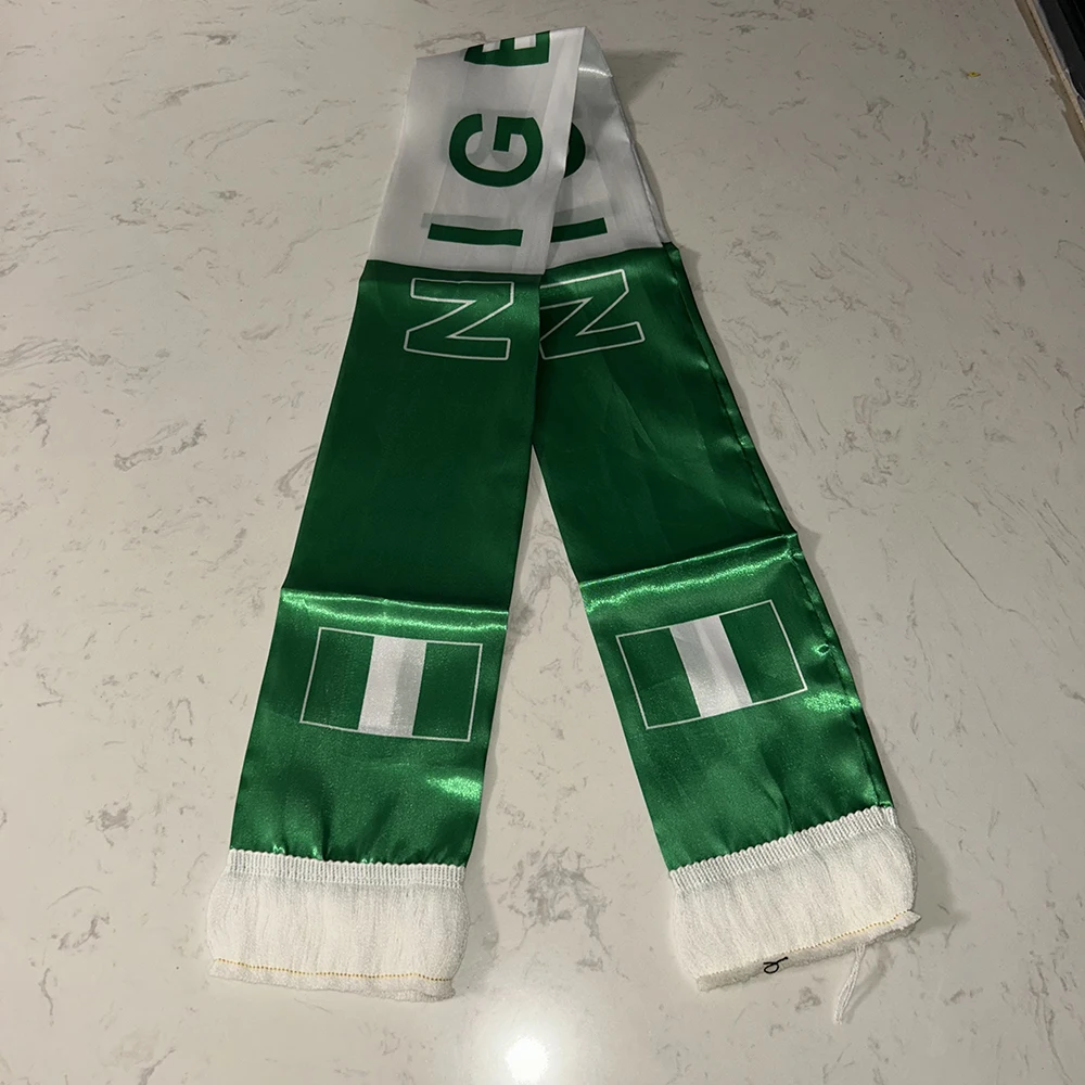 Bufanda Nigeria satén estampada doble cara con borlas para fútbol - imagen 4