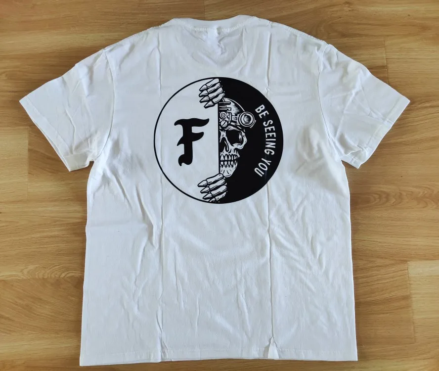 Vista frontal de la camiseta BE SEEING YOU
