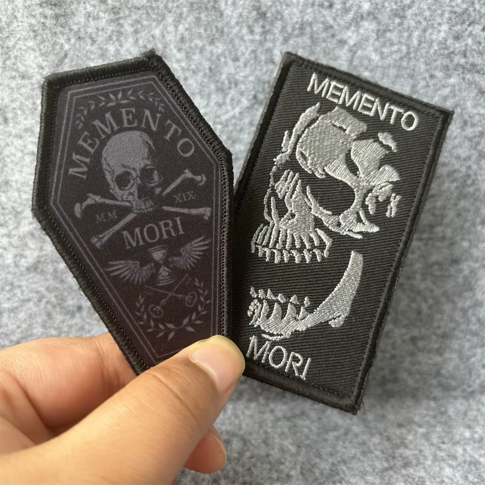Parche bordado calavera Memento Mori MOLLE para equipamiento táctico - imagen 4