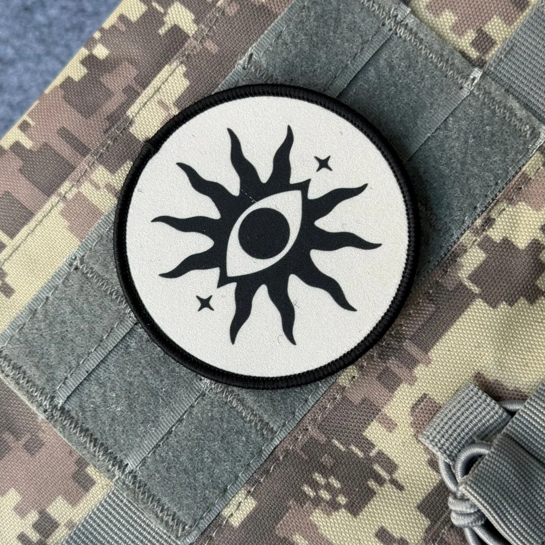 Parche moral táctico ojo Chevron con velcro para mochila y uniforme - imagen 3