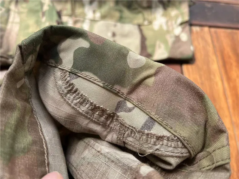 Pantalones tácticos transpirables en entorno urbano