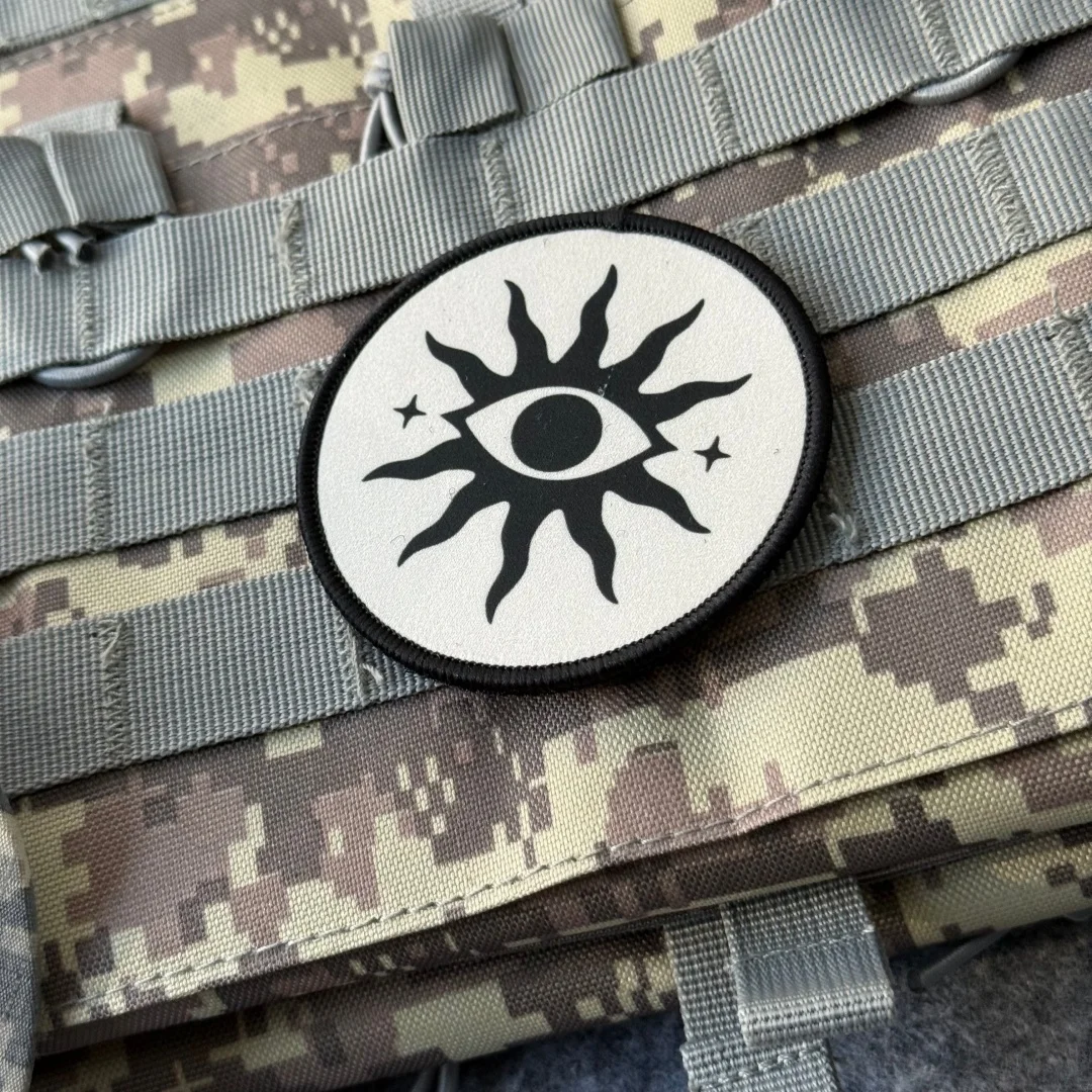 Parche moral táctico ojo Chevron con velcro para mochila y uniforme - imagen 4